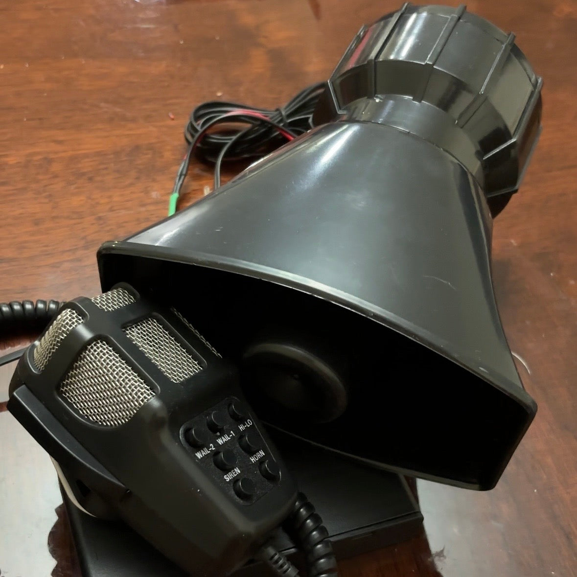 V2 Battery Powered Police Horn